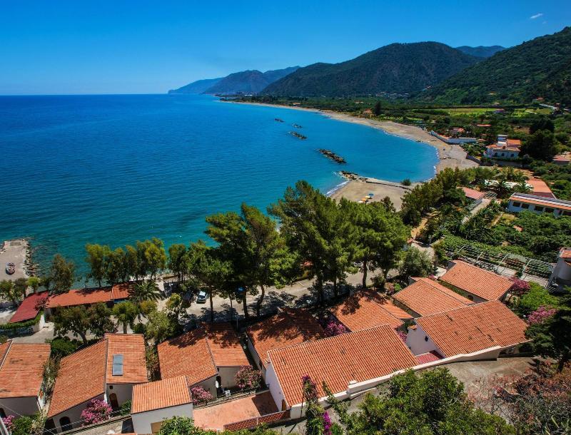 Testa Di Monaco Natural Beach 卡普多兰多 外观 照片